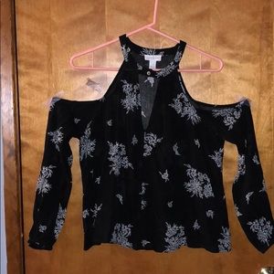 Shoulderless floral blouse